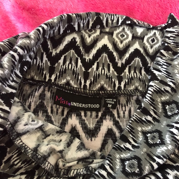 ⭐️ Miss Understood Skirt ⭐️ - Picture 3 of 4